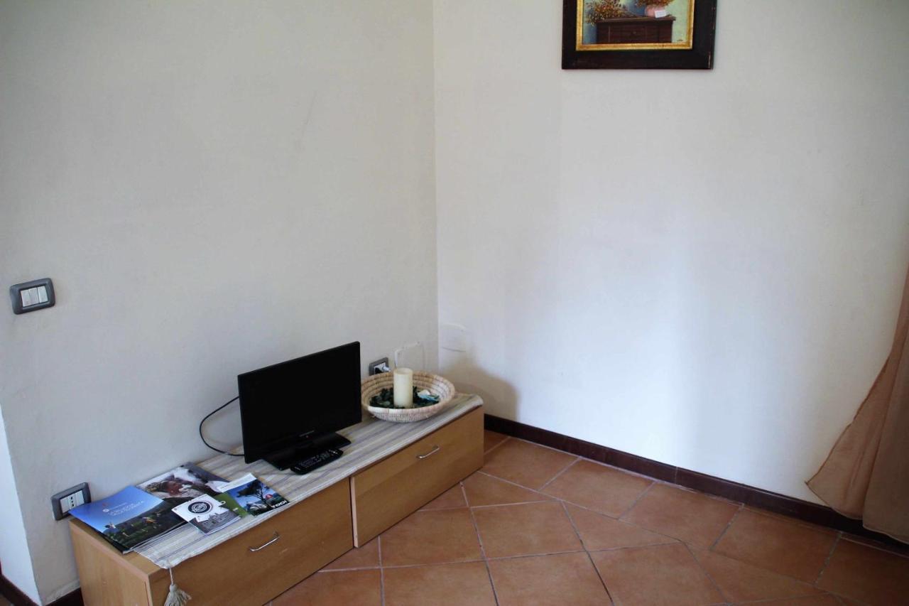 Ospitaci Appartamenti San Salvatore 福利尼奥 外观 照片